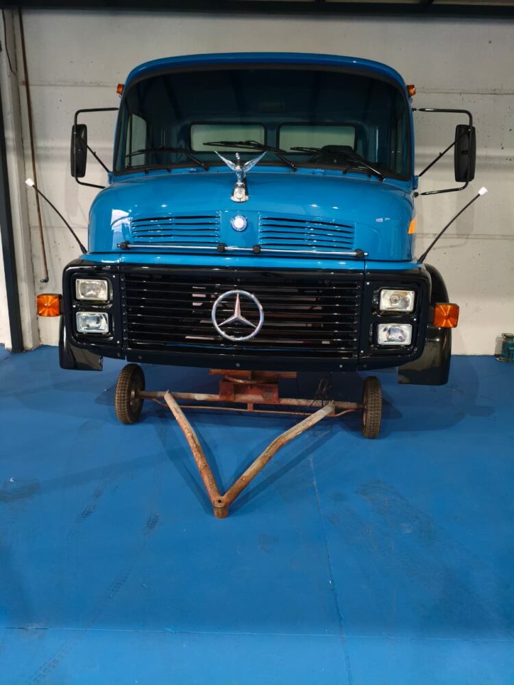 Cabine Alta Mercedes Bens Cara Preta completa