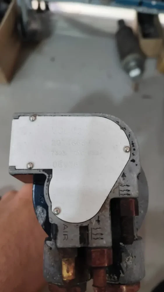 D_NQ_NP_2X_929697-MLB117078903209_092026-F-boia-sensor-nivel-combustivel-volvo-fh-fm-vm-640mm-20746638