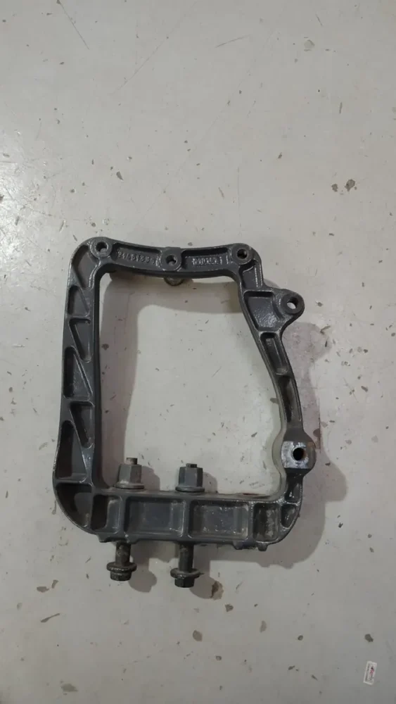 Suporte Bomba Arla Volvo Vm 21451339