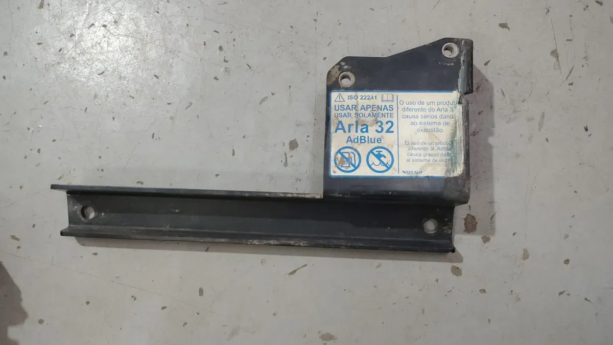 Suporte Bomba Arla Volvo Vm 22275300